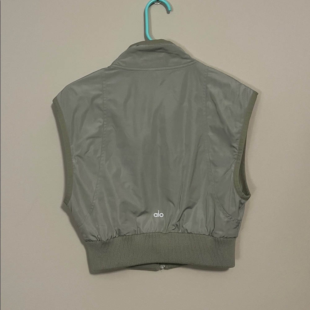 Brand new alo vest - Picture 2 of 4